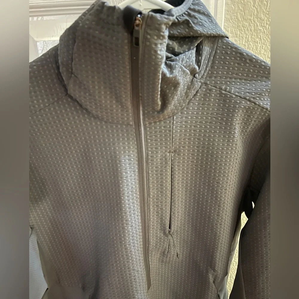 Lululemon Cold Terrain 3/4 Zip Jacket – Graphite – Size L (Like New) - Picture 3 of 6